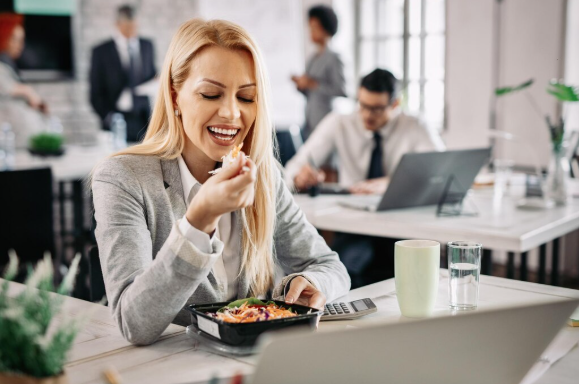 Alimentação Saudável nas Empresas: Estratégias para Melhorar Produtividade e Bem-Estar dos Colaboradores